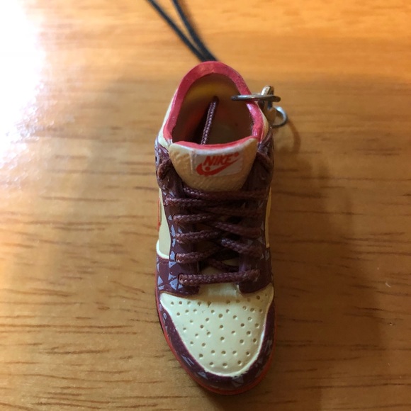 Nike SB Dunk Reese Forbes Hunter Keychain - Picture 4 of 6